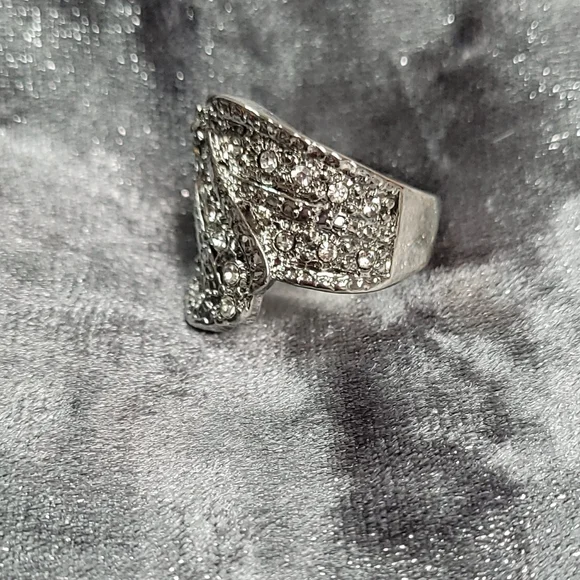 Classic sliver plated crystal Rhinestone Ring - Picture 3 of 5